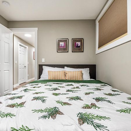 Modern 2 Bedroom Basement Suite With Laundry Calgary Exterior photo