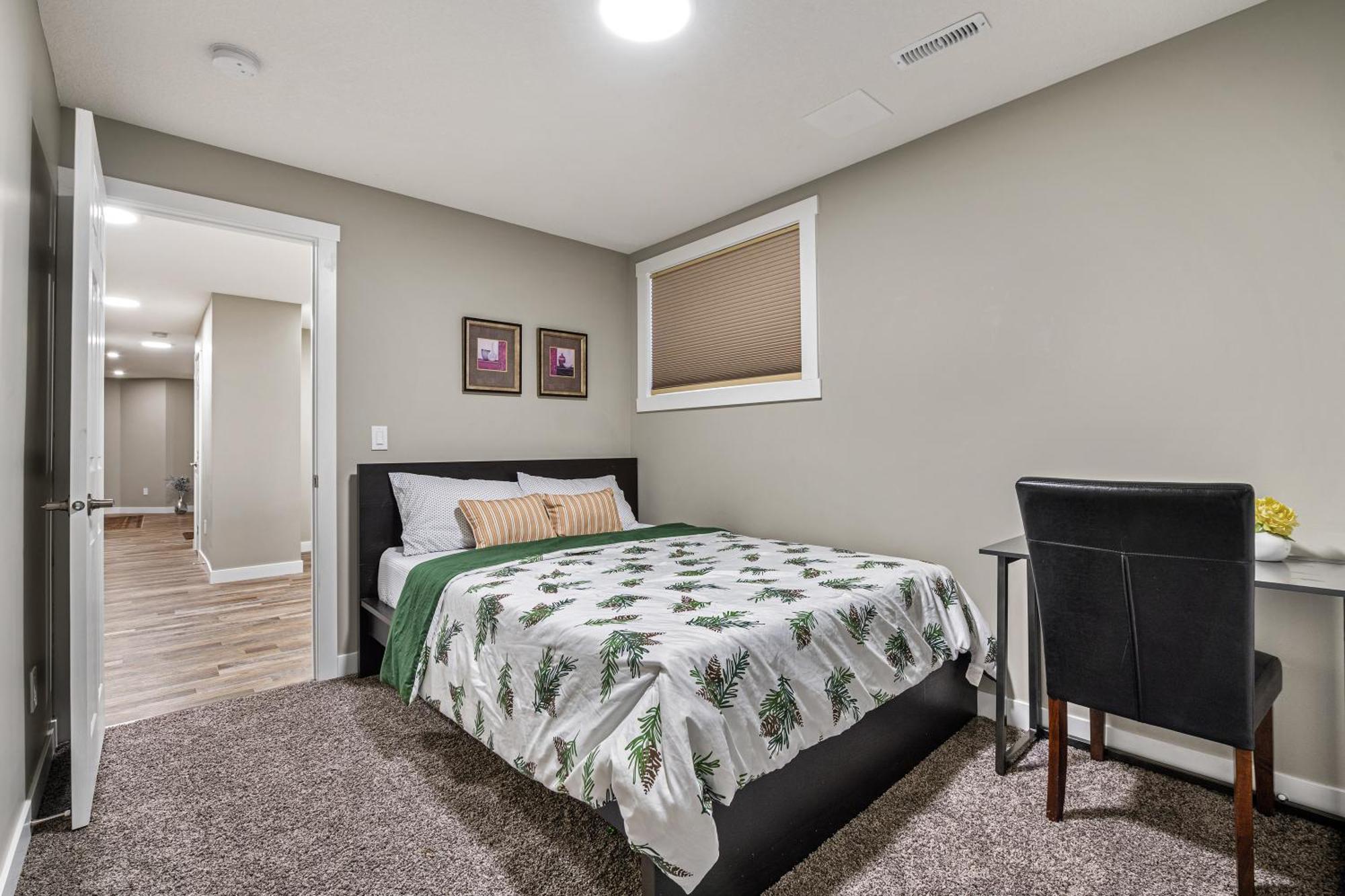Modern 2 Bedroom Basement Suite With Laundry Calgary Exterior photo